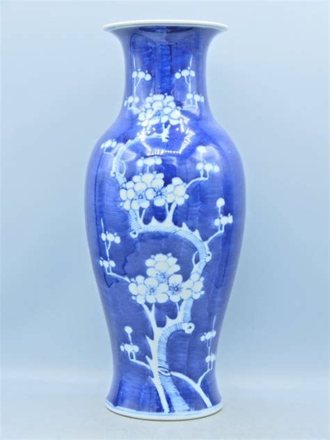 Vase Peint L Envers D Cor De Prunus Bleu Et Blanc Catawiki