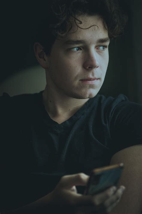 man portrait smartphone  photo  pixabay pixabay