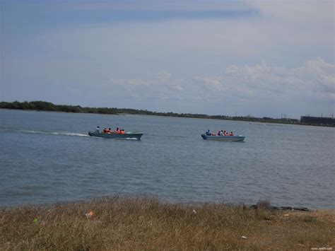 Photo Fullsize: Boats on lake at Muttukadu in Chennai