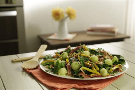 Ensalada de Espinaca Melón y Granola Con Sal y Azucar