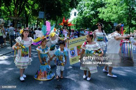 Bolivian Dance Photos and Premium High Res Pictures - Getty Images