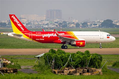 Pilot Helps Woman Deliver Baby During Vietjet Flight From Taipei To