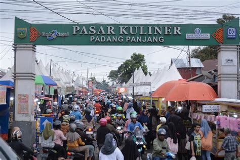 Warga Padang Panjang Berswadaya Buka Pasa Pabukoan