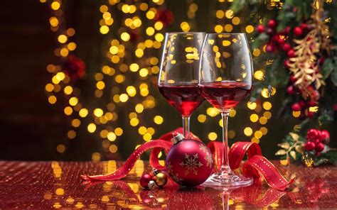 Happy Holidays Christmas And New Year’s Red Wine Holidays Glasses With ...