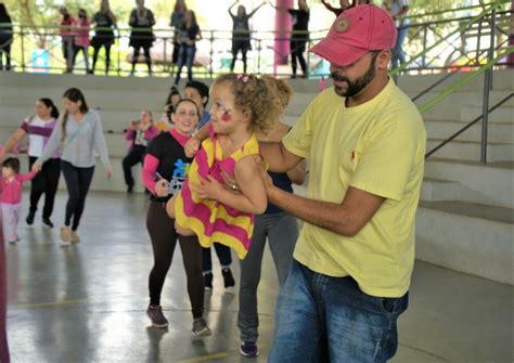 Shows e brincadeiras marcam a programação da Primeira Infância no