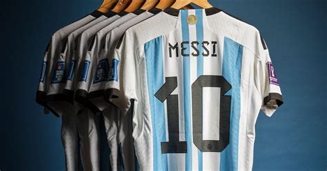 Recaudan Millones De D Lares Por Seis Camisetas De Messi Bae Negocios