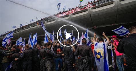 Israeli Police Use Water Cannons On Protesters In Tel Aviv The New