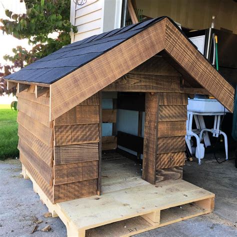 40 Free DIY Pallet Dog House Plans and Ideas - Blitsy