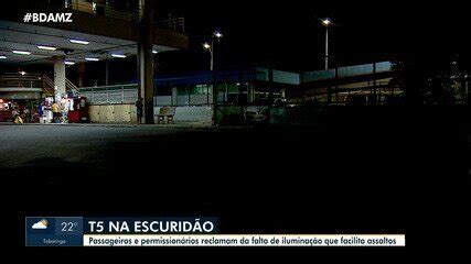 Usuários sofrem problemas de iluminação e infraestrutura nos