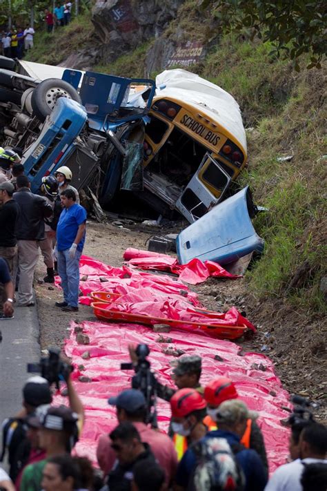 La Colisión Entre Un Camión Y Un Autobús Causa Al Menos 23 Muertos En Honduras A Bordo Univision