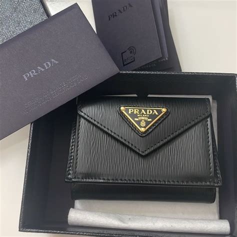 Prada Wallets – sanideas.com