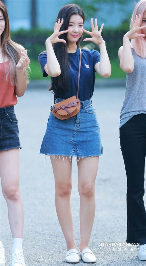 10 Times Itzy S Lia Made Fans Fall For Her In Her Gorgeous Casual Fashion Koreaboo