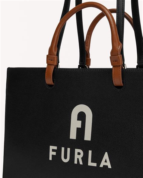 Tote Grande Varsity De Piel En Negro Con Varias Asas Furla El Corte