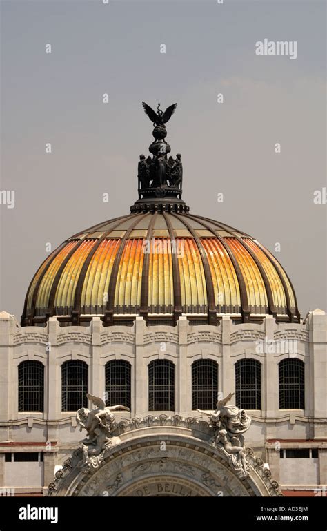 Cúpula Del Palacio De Bellas Artes O El Palacio De Bellas Artes En La