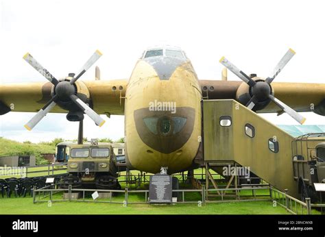 Blackburn Beverley Aircraft Hi Res Stock Photography And Images Alamy