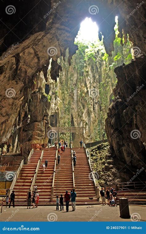 Inside Batu Caves Temple editorial photo. Image of skanda - 24037901