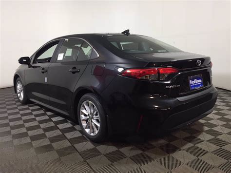 New 2020 Toyota Corolla XLE FWD 4