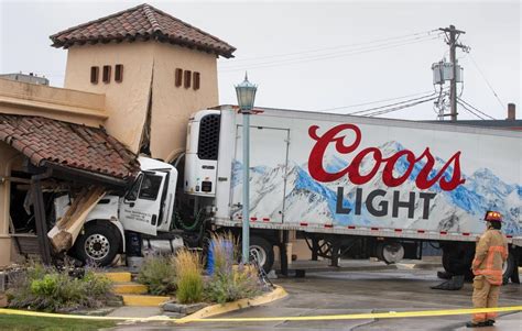 Beer Truck Crashes Into Taco Inn Restaurant In Lincoln