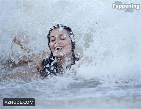 Jessica Clements Sexy And Nude Poses Her Alluring Body Tits And Butt On The Beach In A