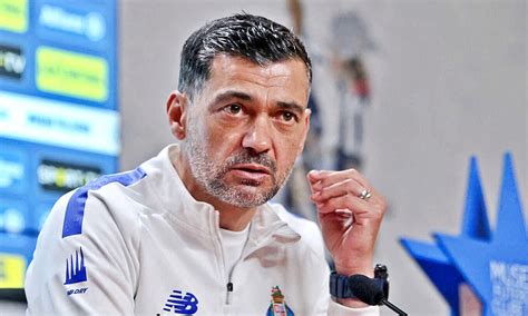 Sérgio Conceição voltou a criticar a arbitragem após vitória para a