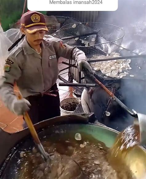 Potret Jarko Tukang Goreng Kerupuk Viral