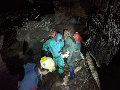 In Per Salvare Speleologo Intrappolato Da Due Giorni In Una Grotta