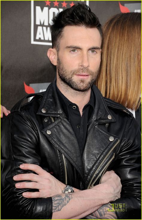 Adam Levine Critics Choice Awards Was Amazing Photo 2511363 2011