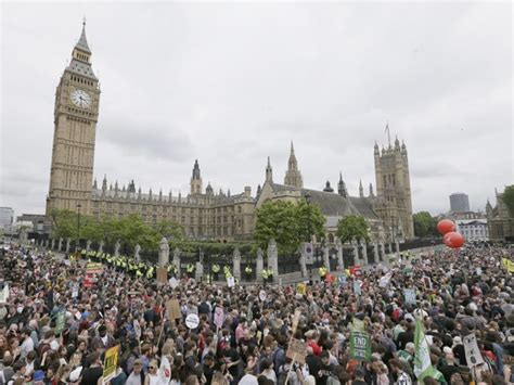 G Milhares De Pessoas Protestam Em Londres Contra A Austeridade