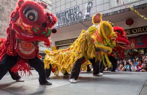 Aprende a bailar la tradicional Danza del león en el Barrio Chino