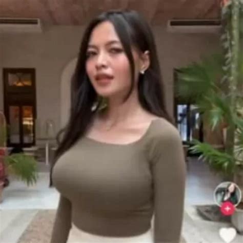 5 Potret Clara Wiriandra Selebgram Yang Digosipkan Dekat Dengan Bobby