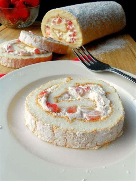 Strawberries and Cream Angel Food Cake Roll – Phitip Recipes