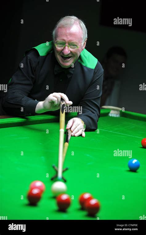 Uk dennis taylor world snooker hi-res stock photography and images - Alamy