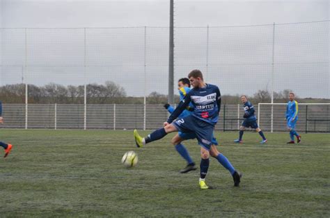 Album Match Amical pour nos Seniors A à Montreuil club Football