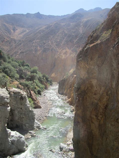 Pause Fra Cheur Au Fond Du Canyon De Colca Montagne Fleuve Ca On