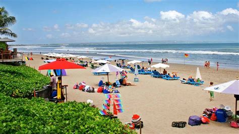 Gambar Pantai Seminyak Bali Retorika