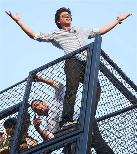 Watch: Shah Rukh's birthday celebrations continue - Rediff.com movies