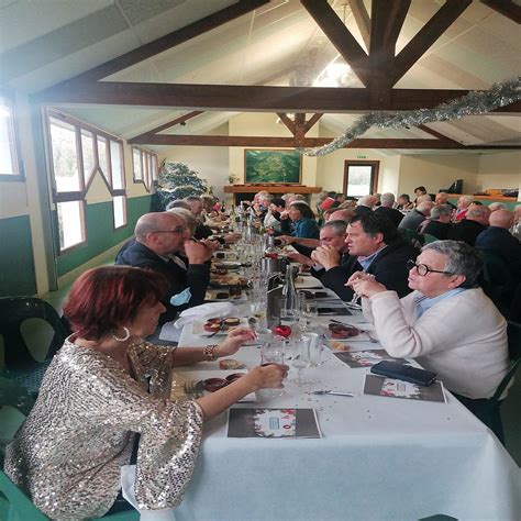 Bonne ambiance au repas des aînés aujourd hui Commune d Igon