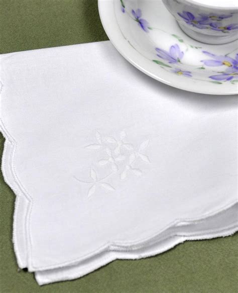 Dozen Tea Napkins With A Embroidered White Daisy Bouquet