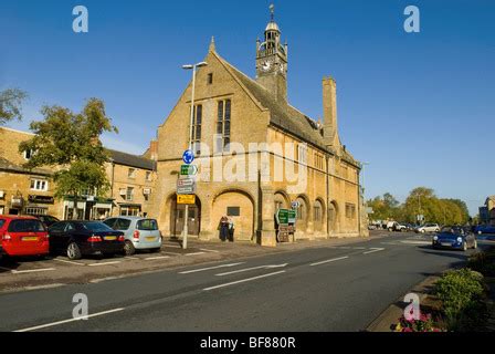 Moreton in the Marsh Market Town Christmas Lights Stock Photo - Alamy