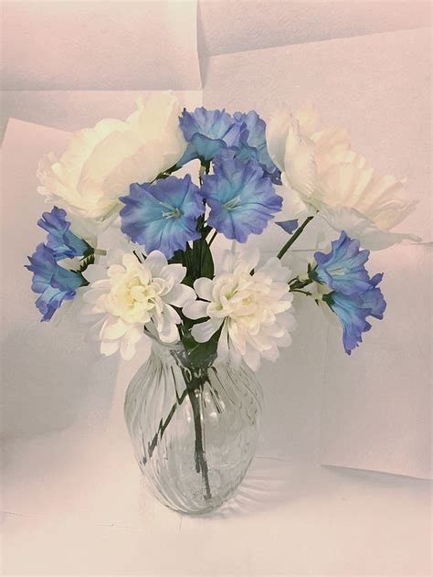 Blue And White Flower Vase Flower Vases White Flowers Vase