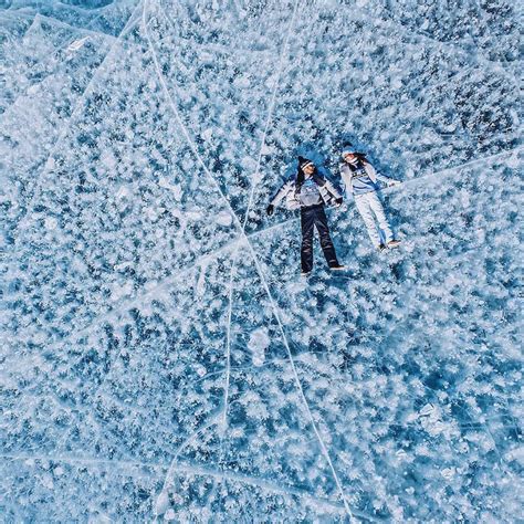 Fotografias Espetaculares Capturam A Beleza Congelada Do Maior Lago De