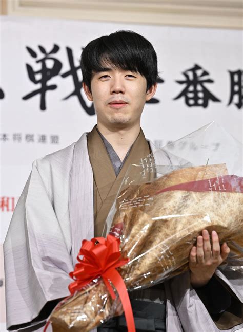 【名人戦】藤井聡太名人初防衛 豊島将之九段を4勝1敗で退け8冠堅持 タイトル22期に 社会写真ニュース 日刊スポーツ