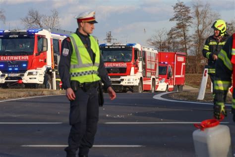 Kreuzungskollision zwischen drei PKW auf Wiener Straße bei Asten