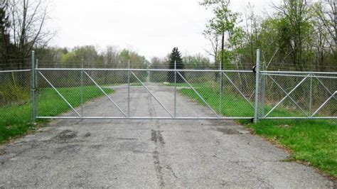 4 Best Chain Link Fence Gate Styles