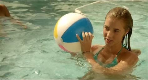 Nude Video Celebs Roxane Peret Sexy Apres Le Col D Ispeguy 2016