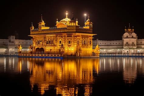 Premium Photo | Beautiful night view of Golden Temple Amritsar