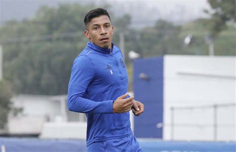 El Heraldo de Veracruz Oficializa Cruz Azul a Iván Alonso como