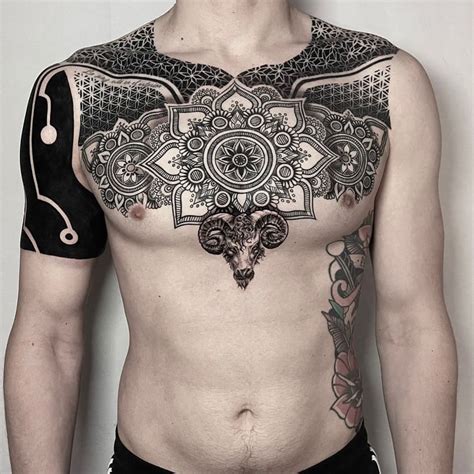 Tatuaje En El Pecho Para Hombre Claves E Ideas Circe Tattoo