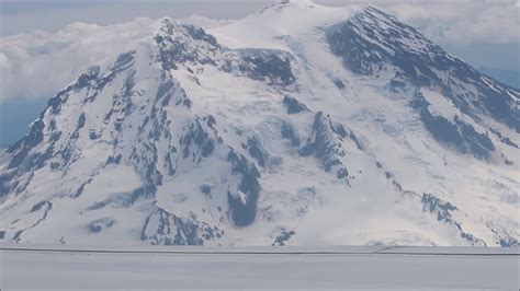 Spectacular Fly Over Mount Rainier Youtube