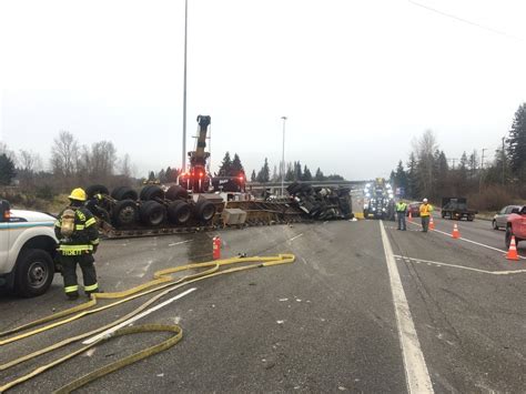 Northbound I 5 Lanes Shut Down After Semi Truck Overturns Edmonds Wa